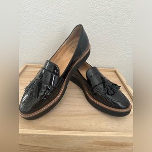 •Naturalizer Black Leather Loafers•